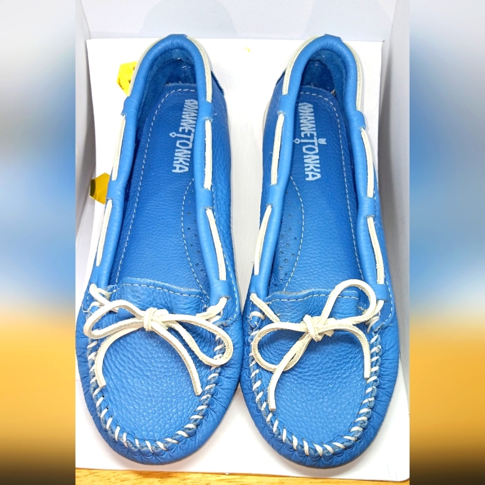 Sz 6 Minnetonka Moccasins (blue)